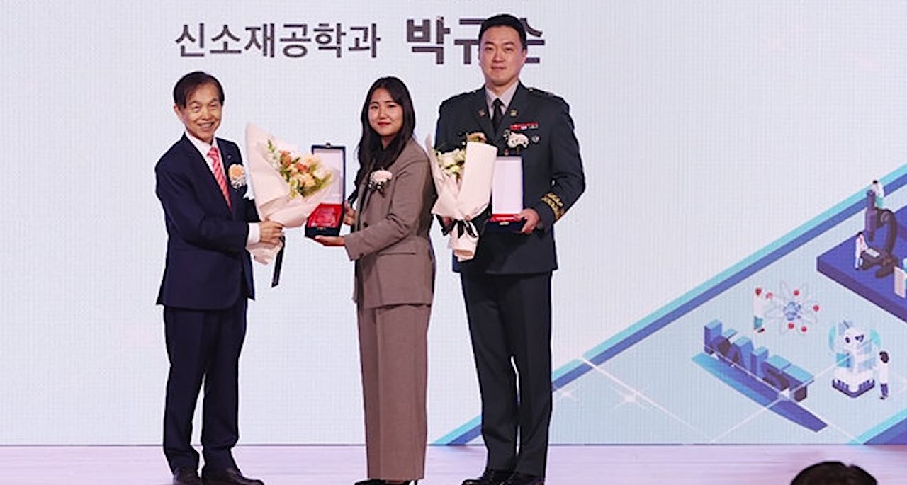 New Spray-on Powder Instantly Seals Life-Threatening Wounds in Battle or During Disasters