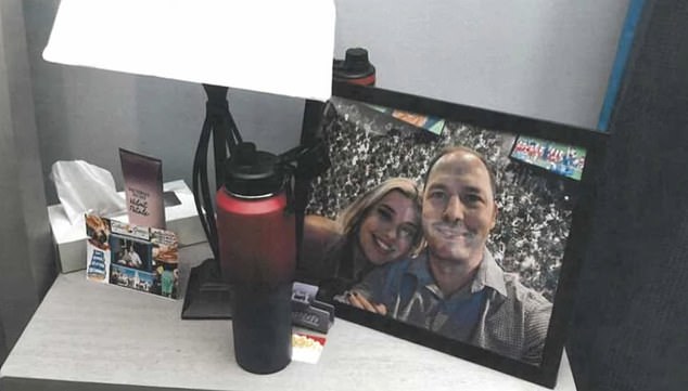 Photos of the Banfields had also been replaced by a framed picture of Magalhaes and Banfield next to the bed