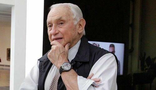 Wexner Says He Was 'Conned' By Epstein, Did 'Nothing Wrong'