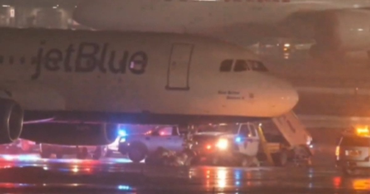 Newark International Airport Grounds ALL Flights Due To Emergency