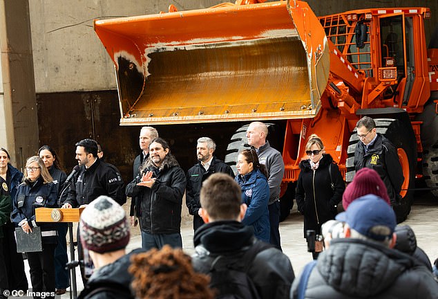 Mamdani said in a press conference that New Yorkers who want to earn some extra cash and help their neighbors can sign up to shovel snow. The position requires applicants to provide two small photos of themselves, two original forms of ID, and a Social Security card