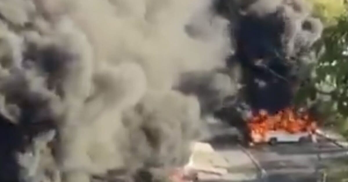 Parts Of Mexico Erupt Into War Zone After Cartel Leader “El Mencho” K*lled, U.S. Embassy Warns Americans To Shelter In Place