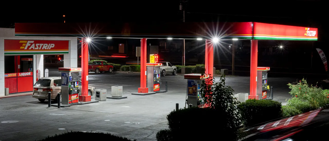 Truck Video Shows Moving Company Block In Alleged Child Abductor After Spotting 2-Year-Old