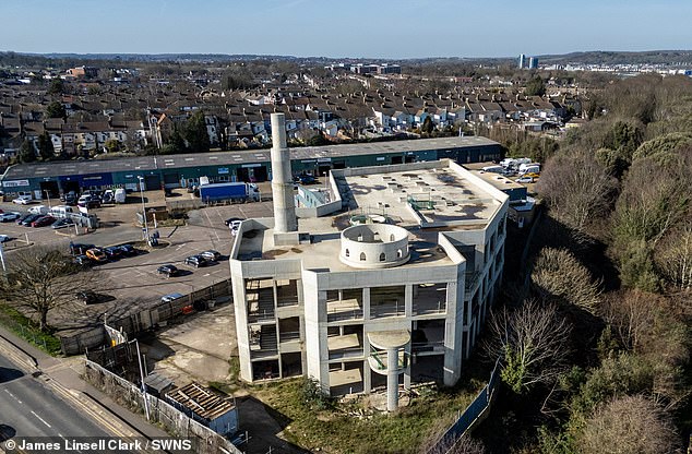 The building site is 'quite smelly' in the summer months, Mrs Virtue said