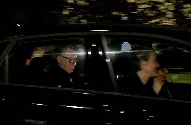 Met detectives APOLOGISE to Lindsay Hoyle for revealing to Lord Mandelson the Commons Speaker was source of 'flight risk' tip-off that prompted peer's arrest