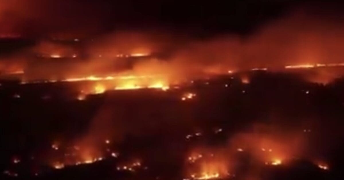 Massive Fire Erupts In Florida Everglades – 25,000+ Acres Devastated