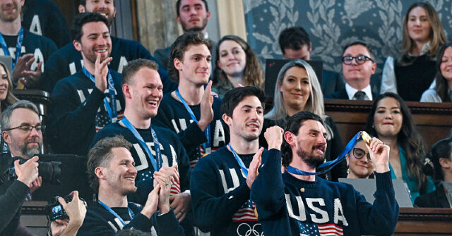 HuffPo Appalled by Video of Men's Hockey Team's Return to US: 'It's Almost Hard to Watch'