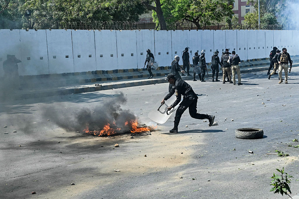 Nine Killed as pro-Iran Protesters Attack U.S. Consulate in Pakistan's Karachi