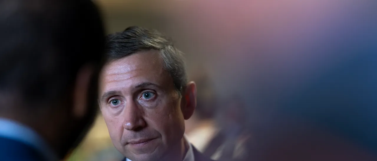 Democrats Watch As Well Dries Up, Walls Around Them Begin To Crack
