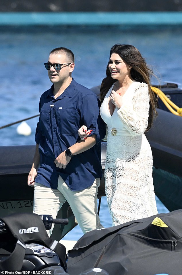 Fortunately for Guilfoyle, quick reactions from those around her ensured the only casualty was a fleeting moment of embarrassment, as the ambassador recovered her composure and continued her day in unmistakably high style aboard the waiting boat