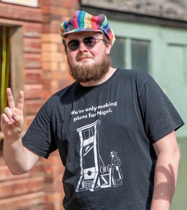 In Peter Hitchens' home town, Oxford, he often sees people wearing T-shirts similar to this one that Zack Polanski shared on Instagram