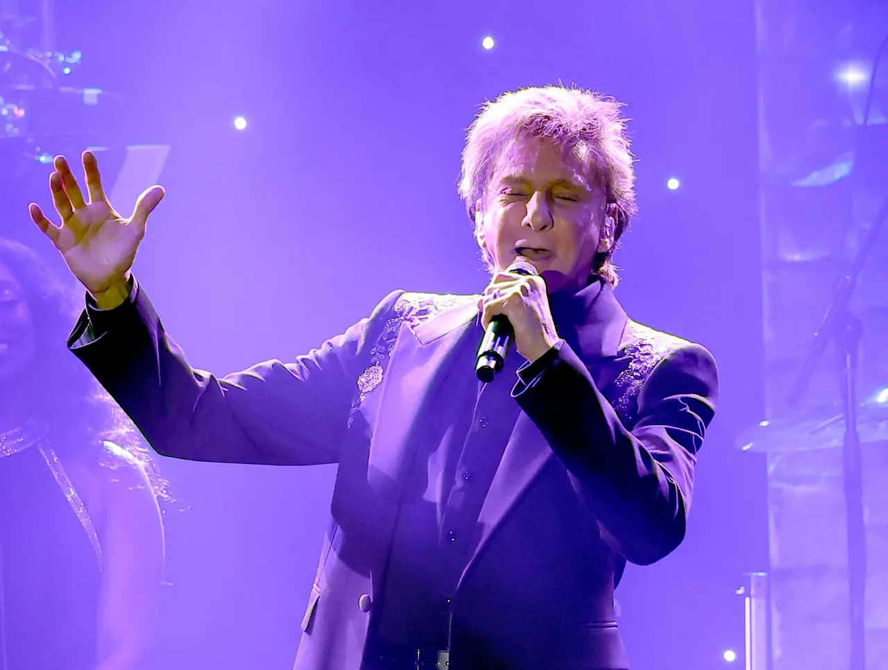 Barry Manilow Sparks Concern After Abrupt Concert Cancellation Amid Health Battle