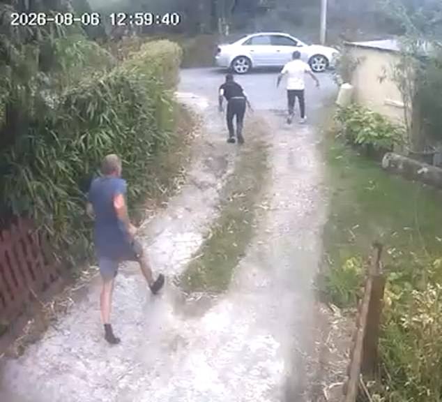 Moment thieves flee with £60,000 gold chains before launching vicious attack on the jeweller who chased them