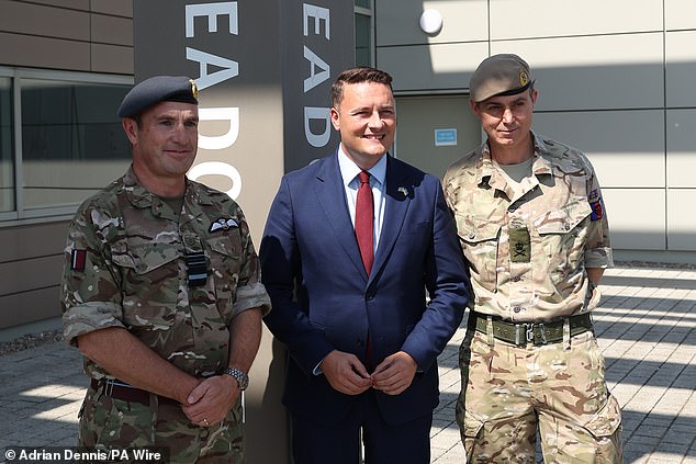 Defence Secretary Wes Streeting poses with outgoing Chief of Joint Operations, Lieutenant General Nicholas Perry (left), and incoming Chief of Joint Operations, Air Marshal Allan Marshall (right)