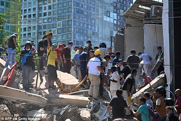 People look for survivors amid the rubble of a collapsed building after an earthquake in Cali, Colombia on August 10, 2026
