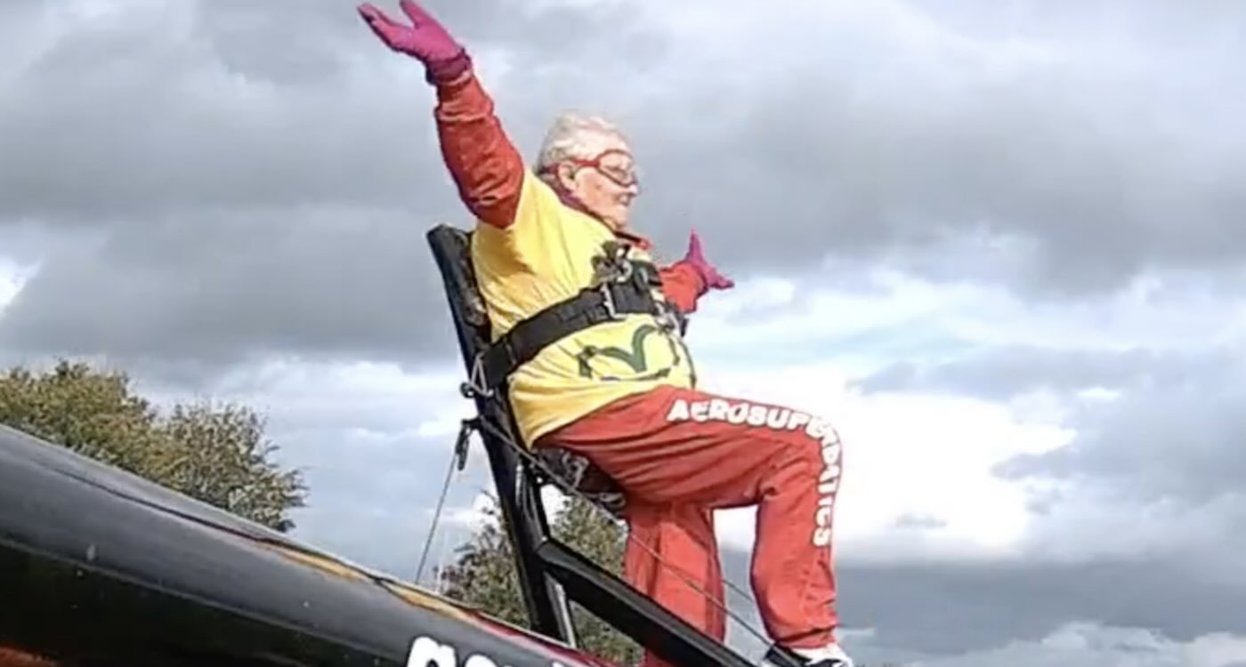 99-yo Woman Snags ‘World’s Oldest Wing-Walker’ Title – 3 Months After Another Gran Did It (LOOK)