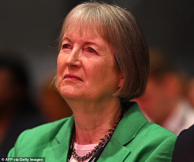 Labour's splits over North Sea oil and gas have deepened after party grandee Harriet Harman called on ministers to approve the Rosebank field