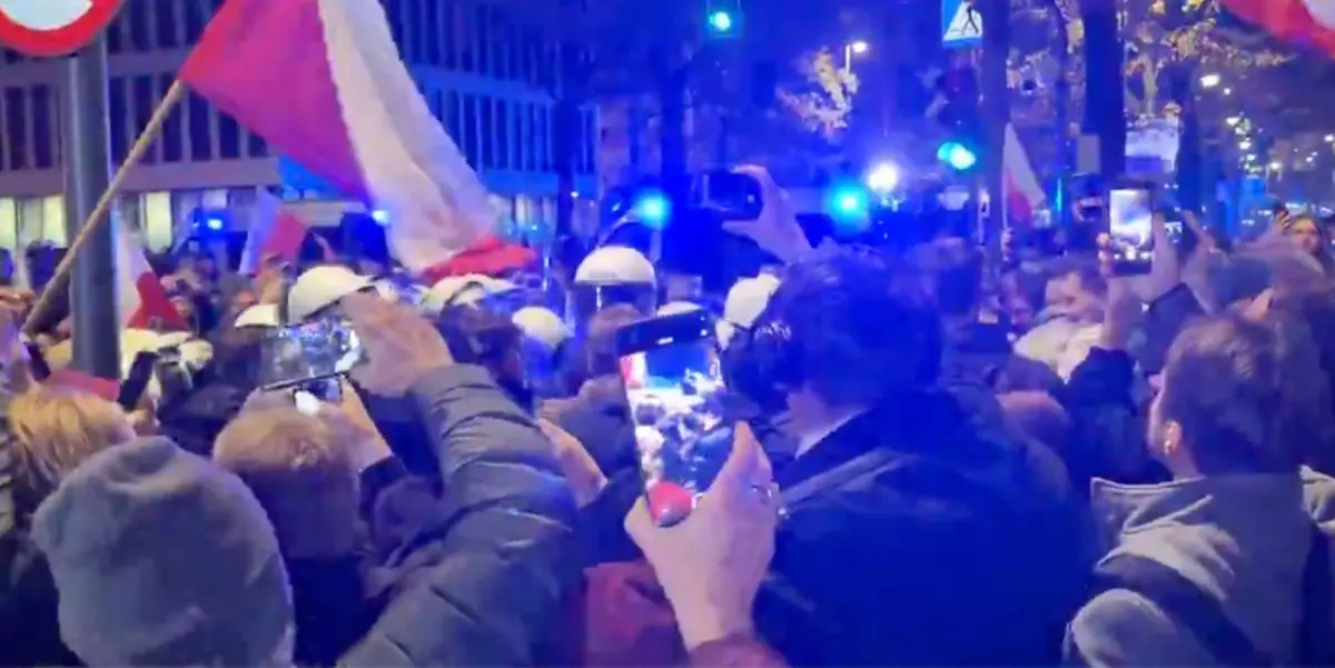Protestors outside the Constitutional Tribunal in Poland