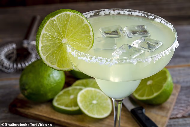 A cleaning chemical was mistaken for sugar. The three diners immediately experienced painful reactions after sipping their cocktails along with two employees who tasted the drinks