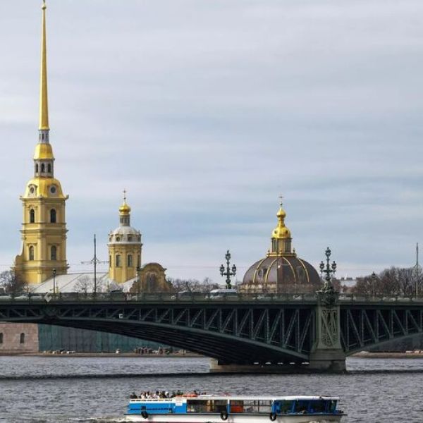Blast strikes top military academy in St. Petersburg, 7 injured